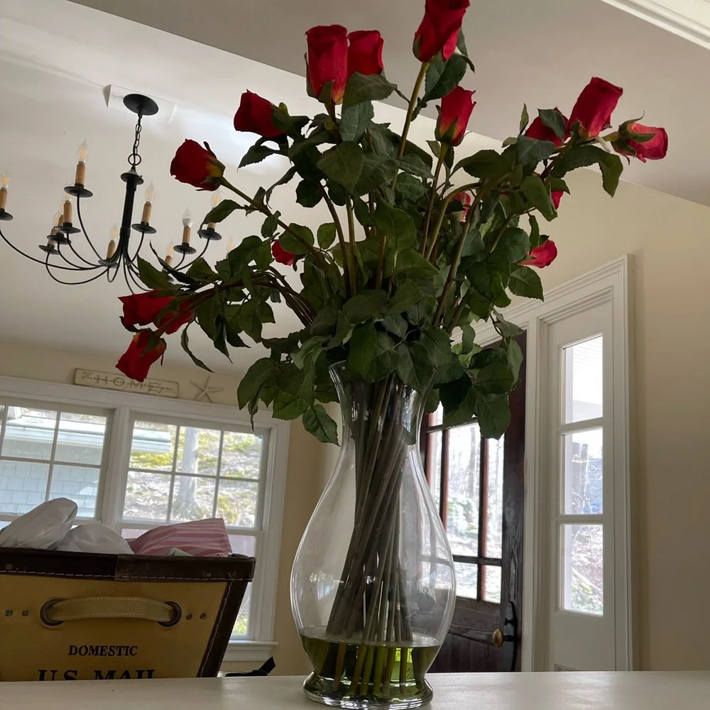 Giant Long Stemmed Red Silk Roses / Glass Vase: High End - Picture 4 of 4